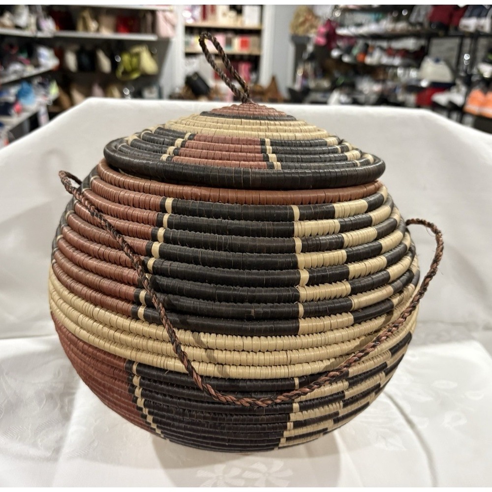 Round Woven Wicker Storage Basket w/ Lid & Handles, Geometric Multicolor